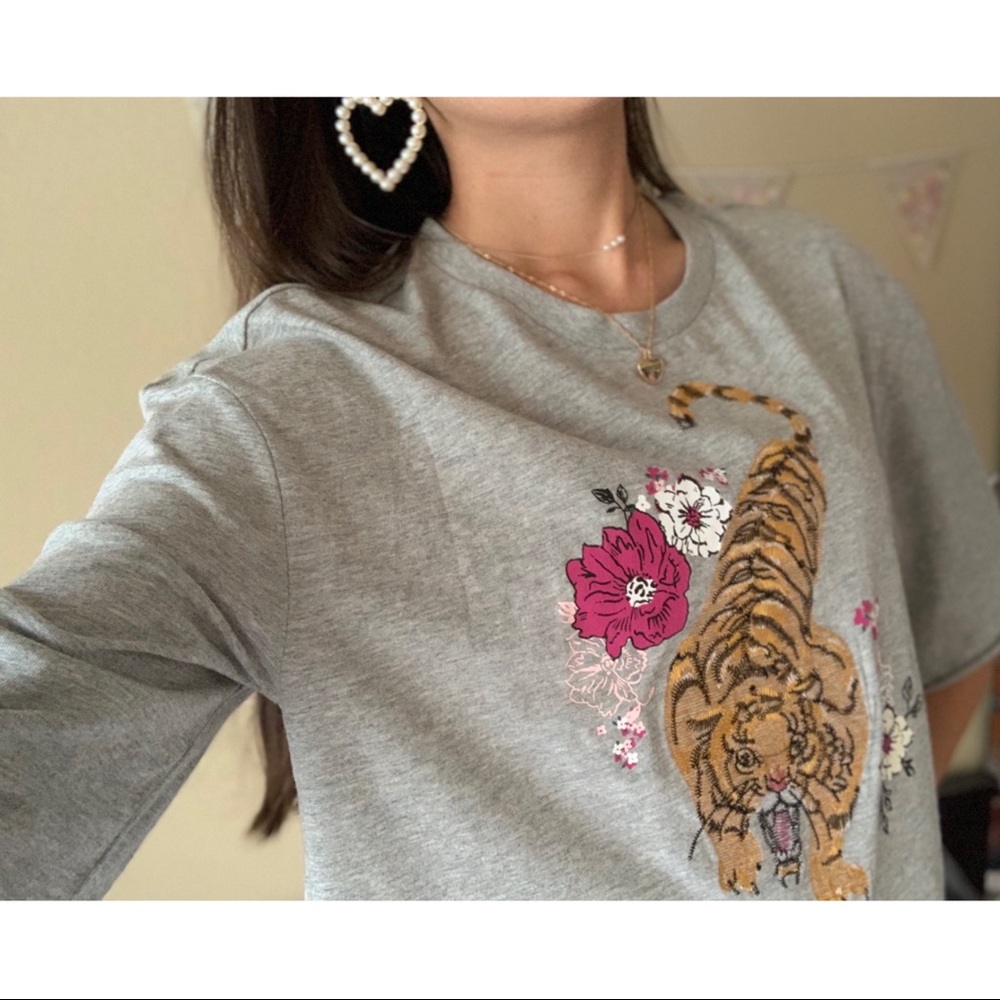BOXY CROP TOP - TIGER EMBROIDERY W/ FLORAL PRINT